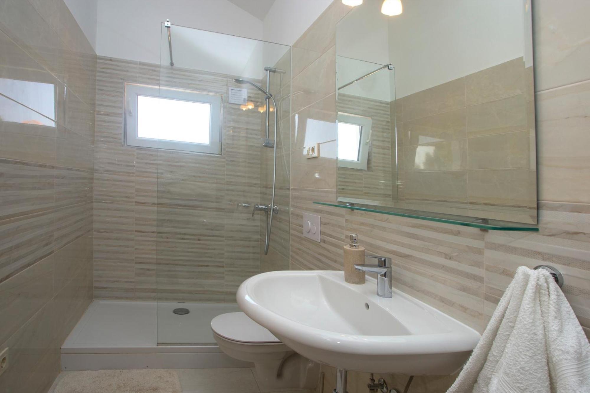 Apartments Lucija Razanj Bilik gambar